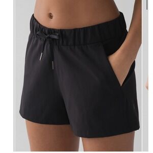 Lululemon On The Fly Short 2.5" Inseam Black Womens Size 4